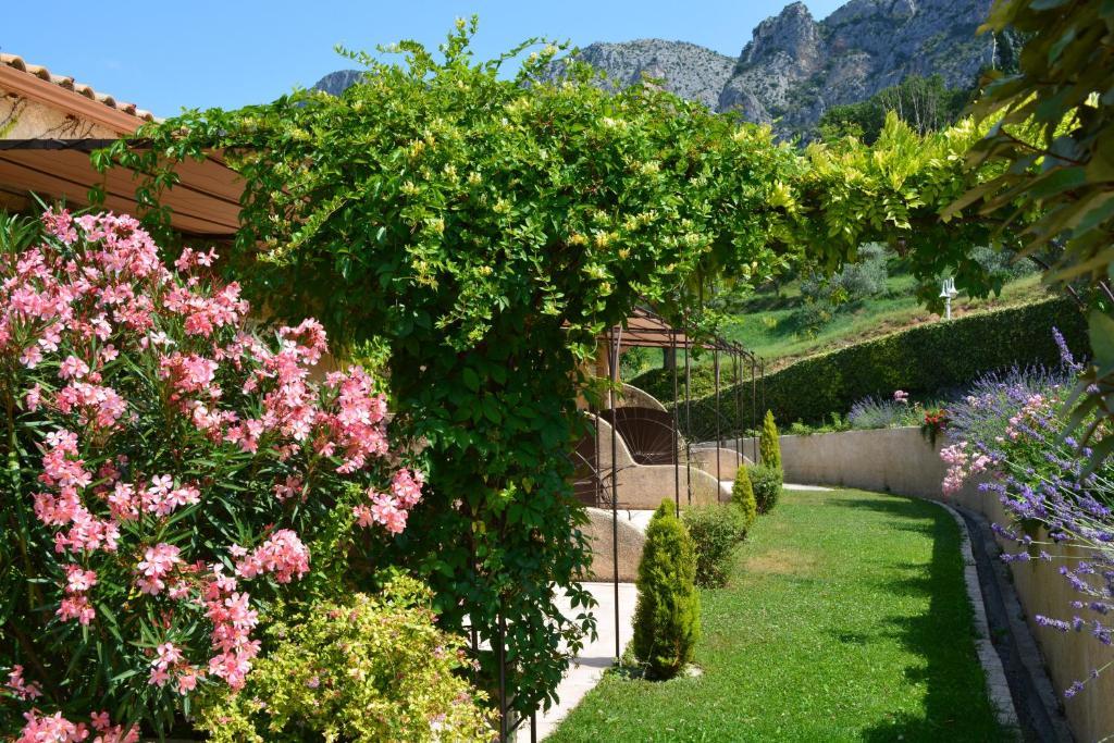 Hotel Le Colombier Moustiers-Sainte-Marie Buitenkant foto